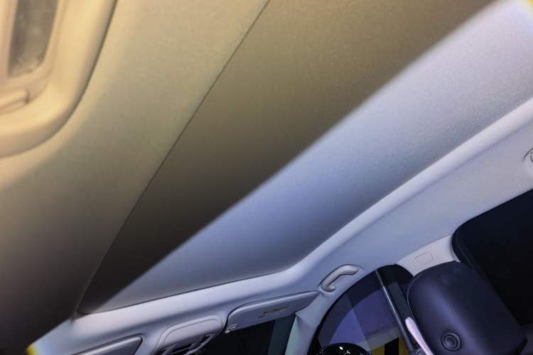 Used Buick Envision 2022 Encore Plus 652T Five-Seat All-Wheel-Drive Luxury Model Headliner