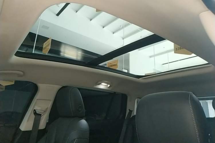 Used Buick Envision 2022 Encore Plus 552T Five-Seat Luxury Model Headliner