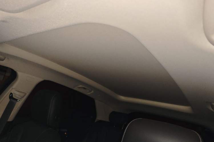 Used Buick Envision 2022 Facelift Encore S 552T Two-Wheel-Drive Luxury Model Headliner