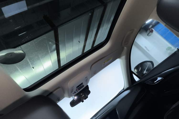 Used Buick Envision 2022 Facelift Encore S 552T Two-Wheel-Drive Luxury Model Headliner