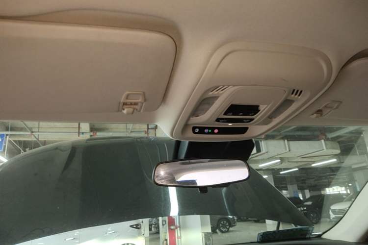 Used Buick Envision 2022 Facelift Encore S 552T Two-Wheel-Drive Luxury Model Headliner