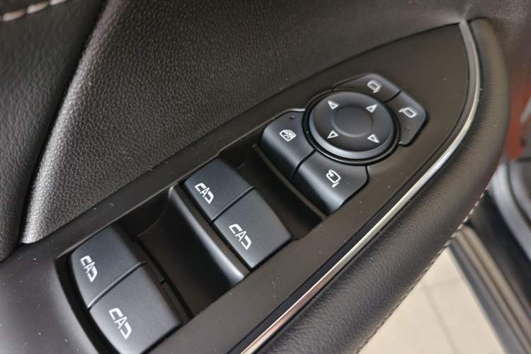 Used Buick Envision 2022 Facelift Encore S 552T Two-Wheel-Drive Luxury Model Interior 14