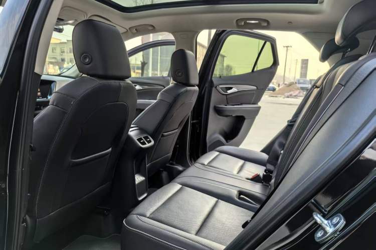 Used Buick Envision 2022 Facelift Encore S 652T Two-Wheel-Drive Luxury Model Interior 2