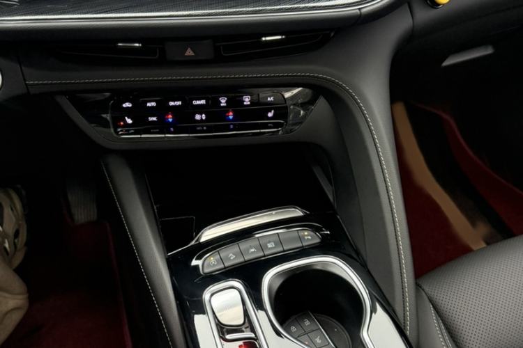 Used Buick Envision 2022 Encore Plus 652T Five-Seat All-Wheel-Drive Luxury Model Interior 3