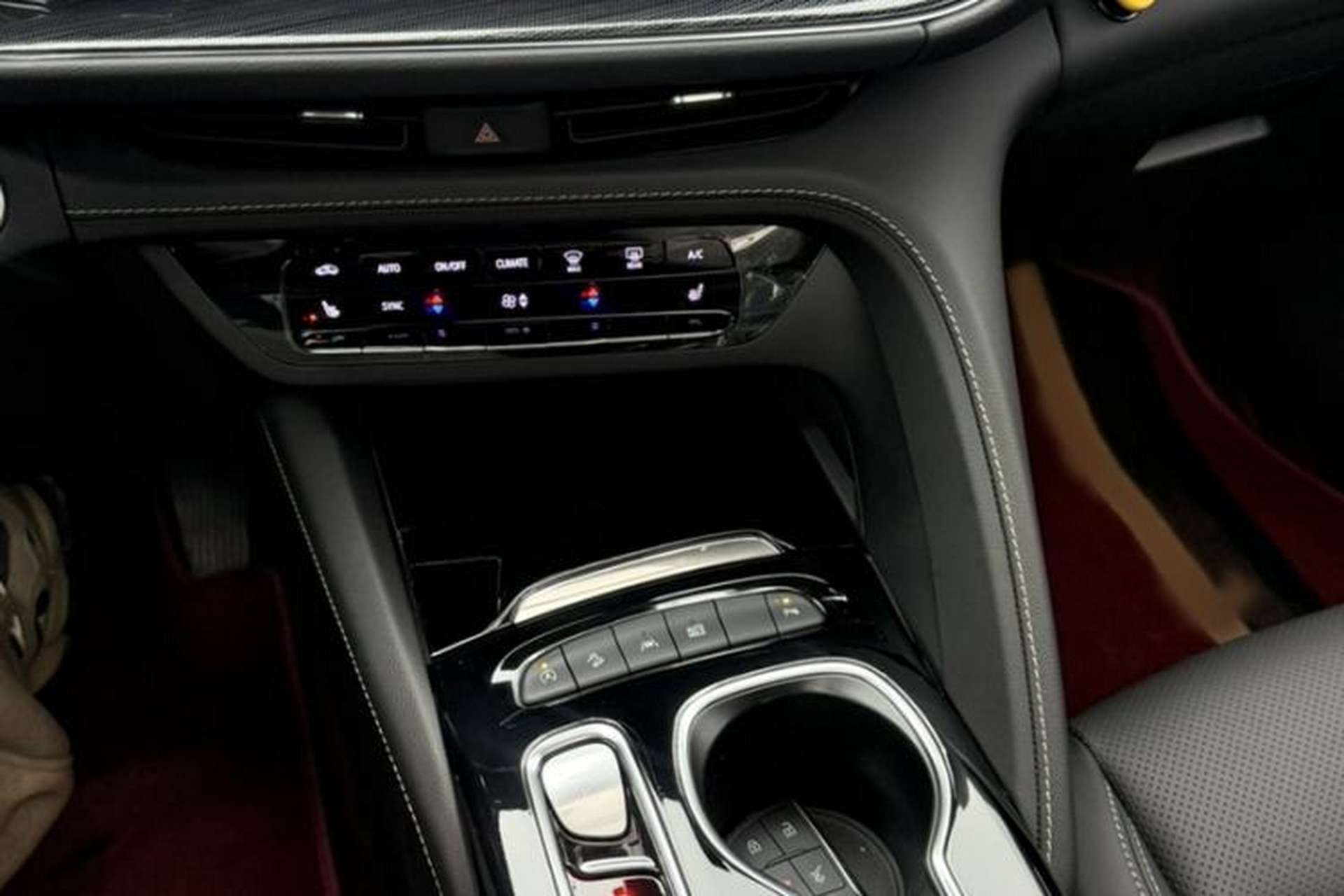 Used Buick Envision 2022 Encore Plus 652T Five-Seat All-Wheel-Drive Luxury Model Interior 3