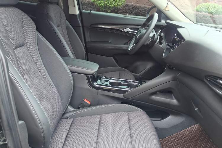 Used Buick Envision 2022 Encore S 552T Two-Wheel Drive Elite Model Interior 3