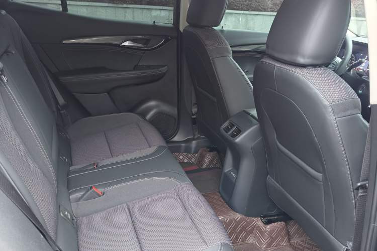 Used Buick Envision 2022 Encore S 552T Two-Wheel Drive Elite Model Interior 4