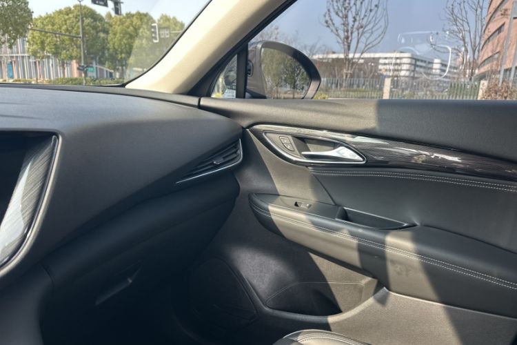 Used Buick Envision 2022 Encore Plus 652T Five-Seat Luxury Model Interior 5