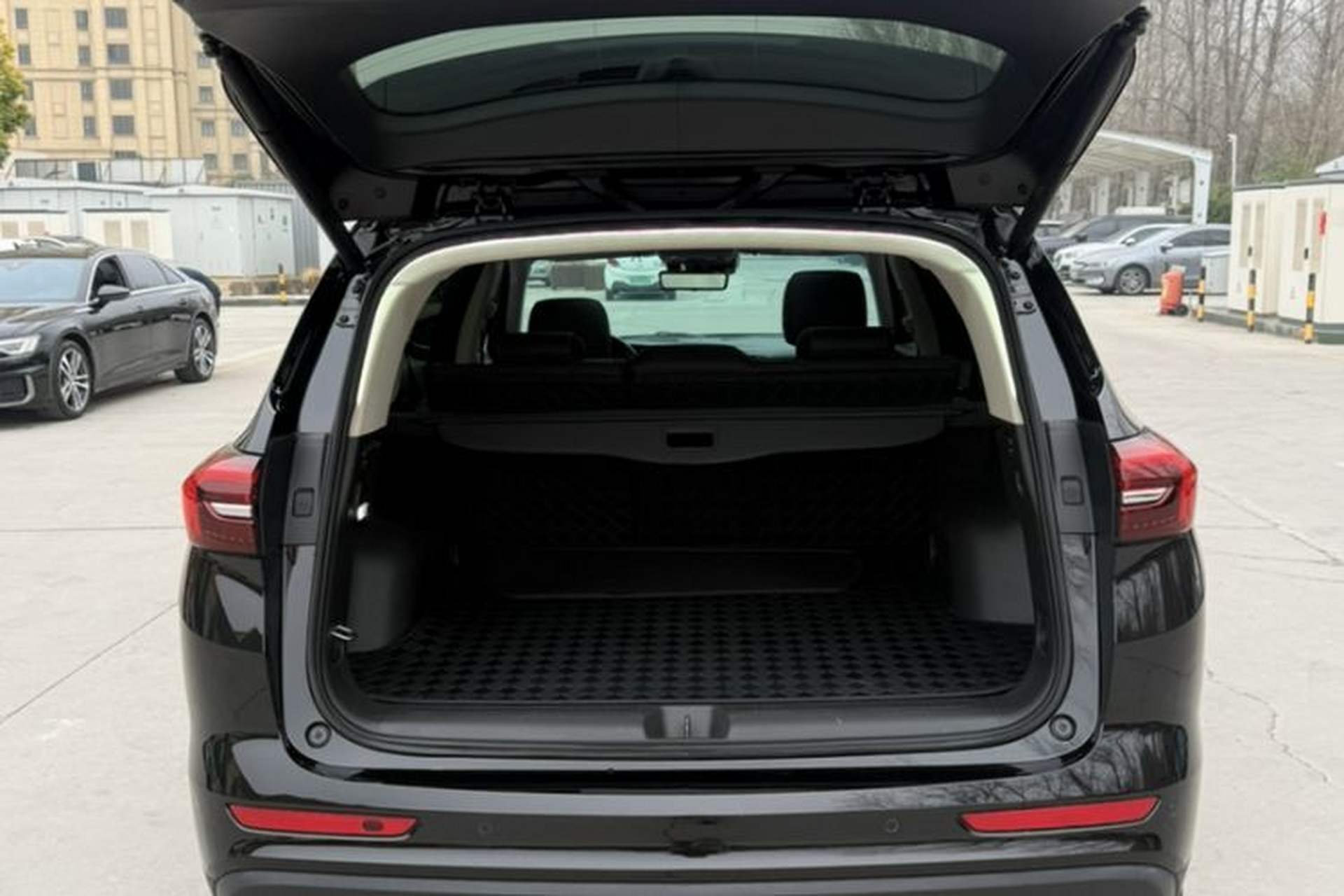 Used Buick Envision 2022 Encore Plus 652T Five-Seat All-Wheel-Drive Luxury Model Interior 7