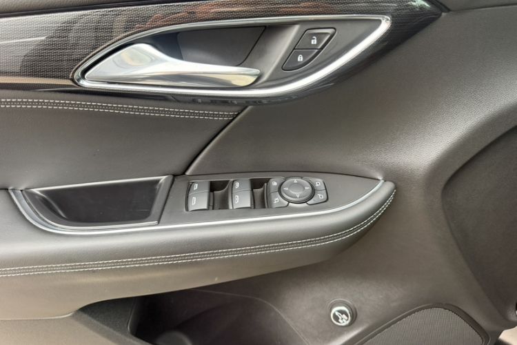 Used Buick Envision 2022 Encore Plus 652T Five-Seat All-Wheel-Drive Luxury Model Interior 8