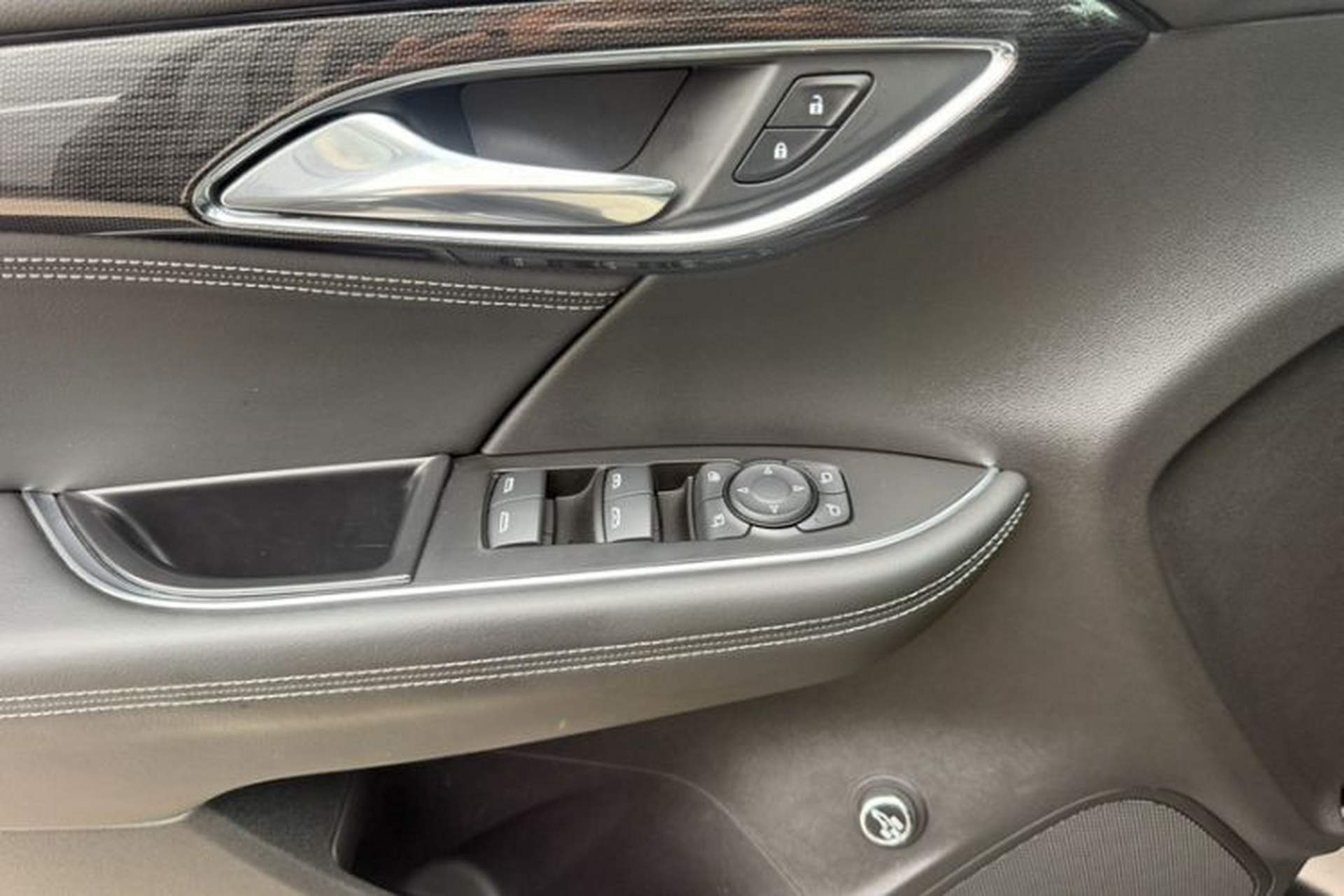 Used Buick Envision 2022 Encore Plus 652T Five-Seat All-Wheel-Drive Luxury Model Interior 8