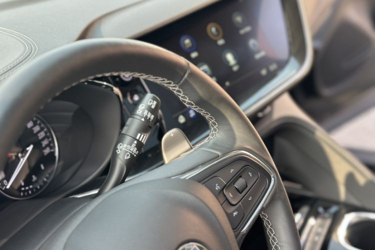 Used Buick Envision 2022 Encore Plus 652T Five-Seat Luxury Model Interior 8