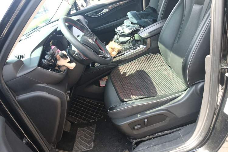 Used Buick Envision 2022 Encore S 552T Two-Wheel-Drive Luxury Model Left Front Seat