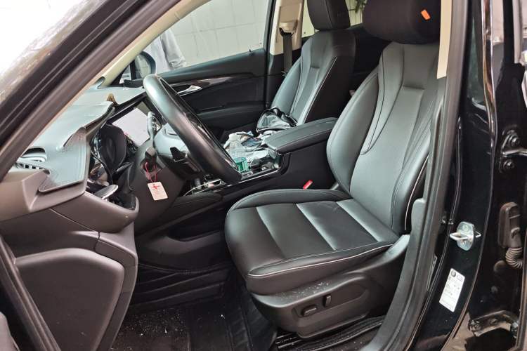 Used Buick Envision 2022 Encore S 552T Two-Wheel-Drive Luxury Model Left Front Seat
