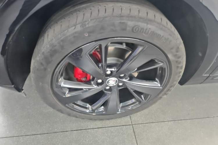 Used Buick Envision 2022 Encore S GS Two-Wheel Drive Smart Sport Model Left Front Wheel Hub