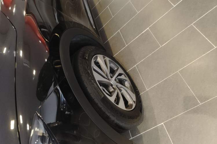 Used Buick Envision 2022 Facelift Encore S 552T Two-Wheel-Drive Luxury Model Left Front Wheel Hub