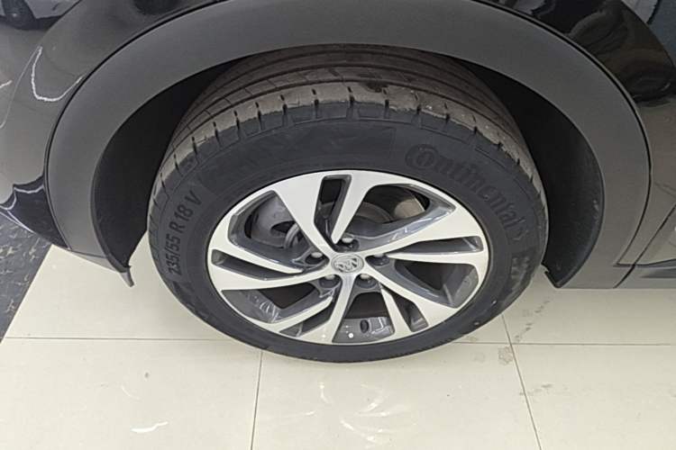 Used Buick Envision 2022 Facelift Encore S 552T Two-Wheel-Drive Luxury Model Left Front Wheel Hub
