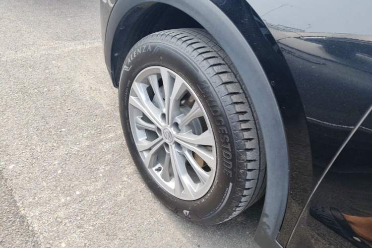 Used Buick Envision 2022 Facelift Encore Plus 552T Five-Seat Luxury Model Left Front Wheel Hub