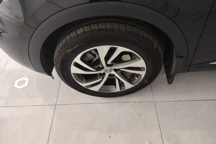Used Buick Envision 2022 Encore S 552T Two-Wheel-Drive Luxury Model Left Front Wheel Hub