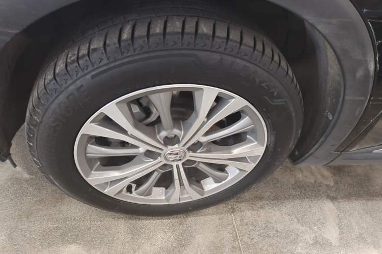 Used Buick Envision 2022 Encore Plus 652T Five-Seat Luxury Model Left Front Wheel Hub