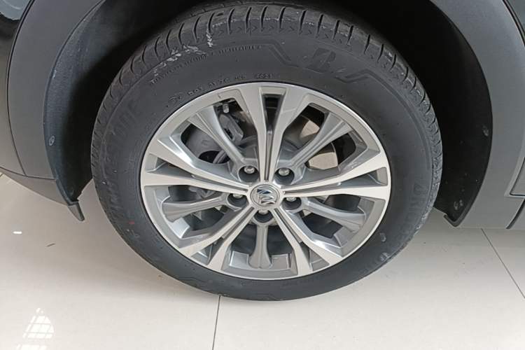 Used Buick Envision 2022 Encore Plus 552T Five-Seat Luxury Model Left Front Wheel Hub