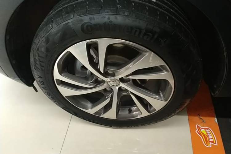 Used Buick Envision 2022 Facelift Encore S 652T Two-Wheel-Drive Luxury Model Left Front Wheel Hub