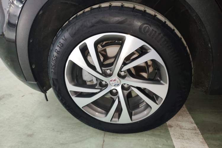 Used Buick Envision 2022 Facelift Encore S 552T Two-Wheel-Drive Luxury Model Left Front Wheel Hub