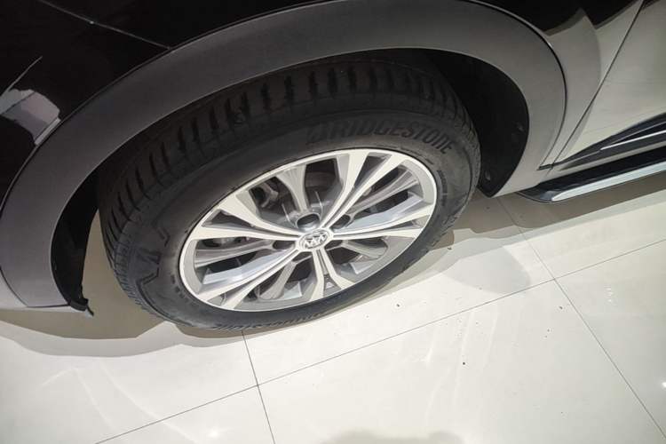Used Buick Envision 2022 Encore Plus 652T Five-Seat Luxury Model Left Front Wheel Hub