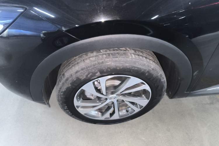Used Buick Envision 2022 Facelift Encore S 552T Two-Wheel-Drive Luxury Model Left Front Wheel Hub