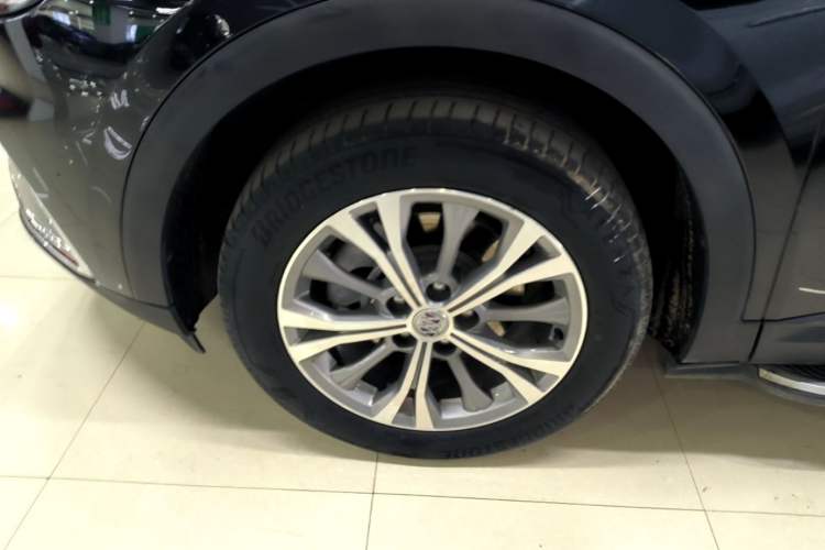 Used Buick Envision 2022 Encore Plus 652T Five-Seat Luxury Model Left Front Wheel Hub