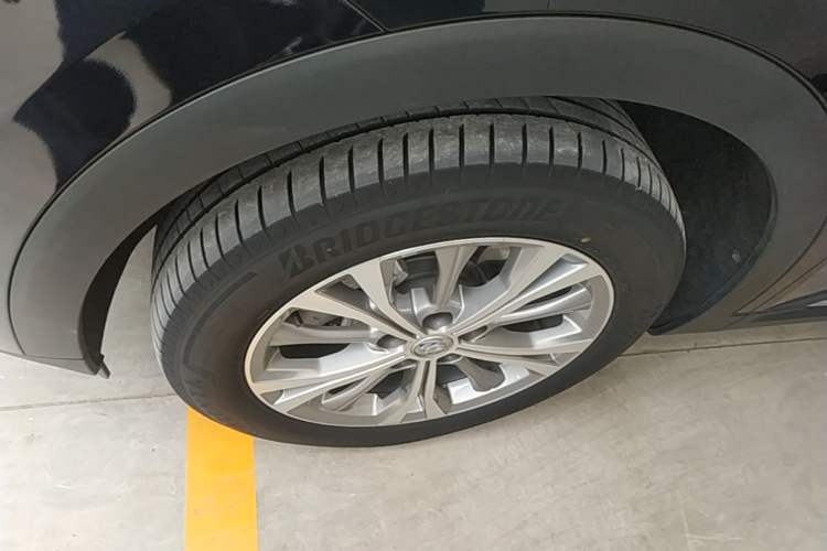 Used Buick Envision 2022 Encore Plus 652T Five-Seat Luxury Model Left Front Wheel Hub