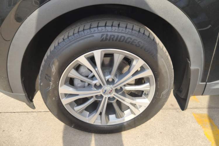 Used Buick Envision 2022 Encore Plus 652T Five-Seat Luxury Model Left Front Wheel Hub