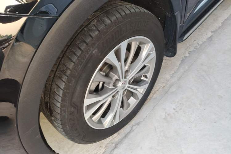 Used Buick Envision 2022 Encore Plus 652T Five-Seat Luxury Model Left Front Wheel Hub