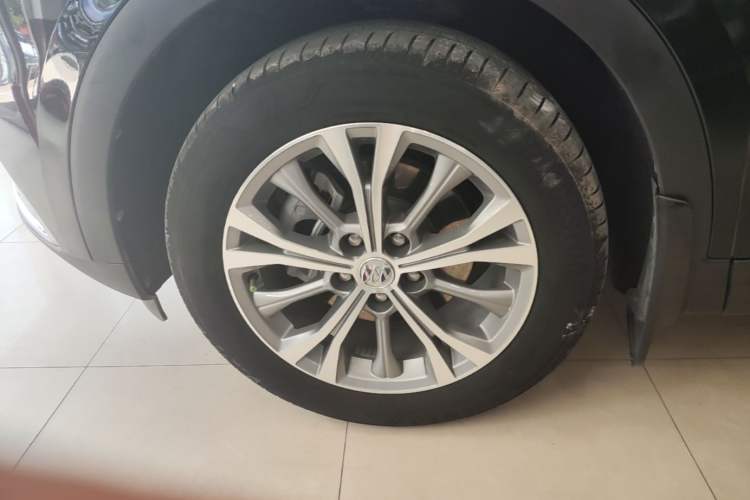 Used Buick Envision 2022 Encore Plus 652T Five-Seat Luxury Model Left Front Wheel Hub