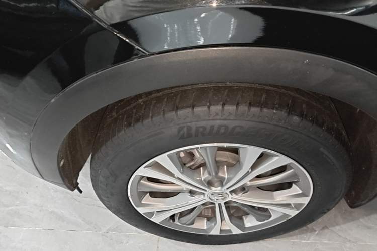Used Buick Envision 2022 Facelift Encore Plus 552T Five-Seat Luxury Model Left Front Wheel Hub