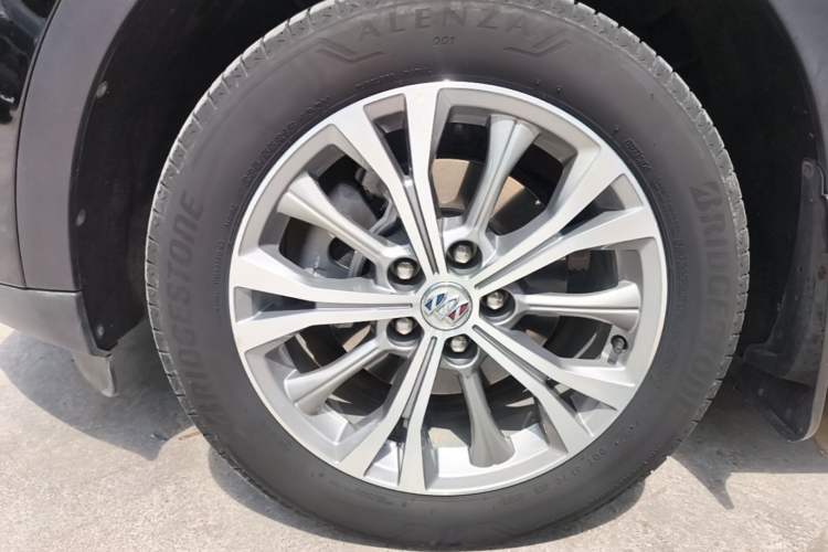 Used Buick Envision 2022 Encore Plus 652T Five-Seat Luxury Model Left Front Wheel Hub