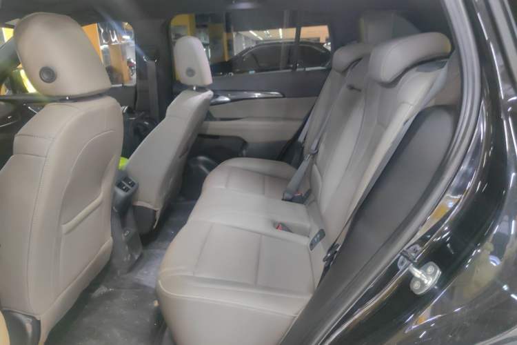 Used Buick Envision 2022 Encore Plus 652T Five-Seat Luxury Model Left Rear Seat