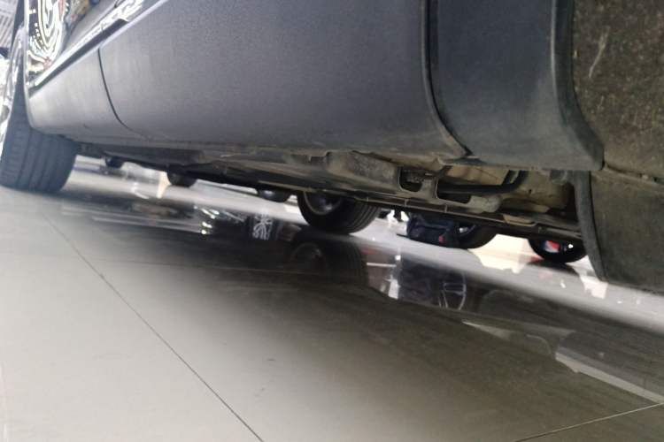 Used Buick Envision 2022 Encore S 552T Two-Wheel-Drive Luxury Model Left Side Sill