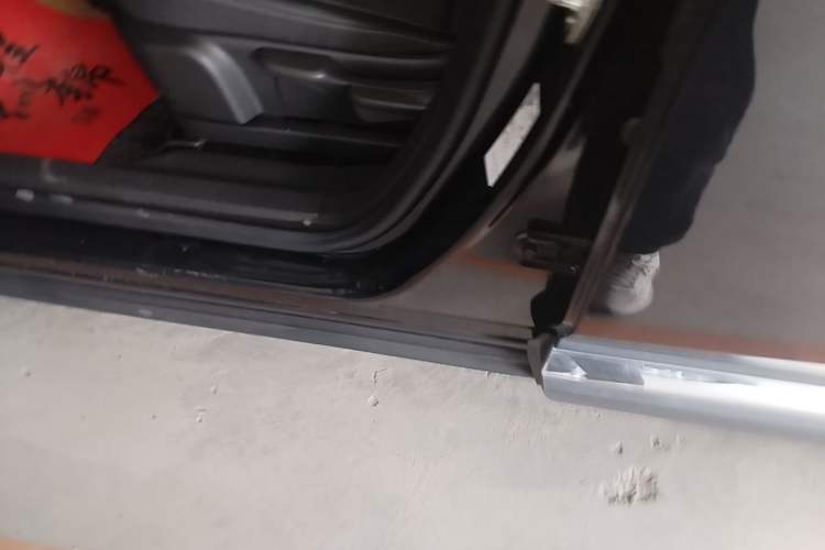 Used Buick Envision 2022 Encore S 552T Two-Wheel Drive Elite Model Left Side Sill