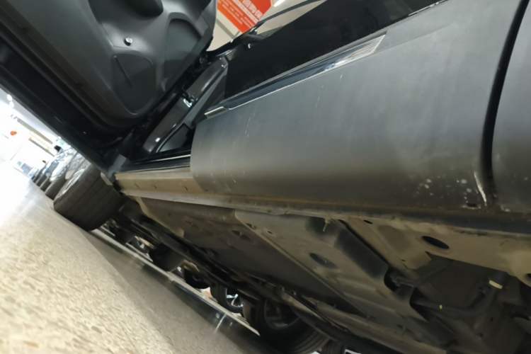 Used Buick Envision 2022 Encore S 652T Two-Wheel-Drive Luxury Model Left Side Sill