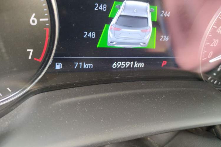 Used Buick Envision 2022 Facelift Encore S 552T Two-Wheel-Drive Luxury Model Odometer Close Up