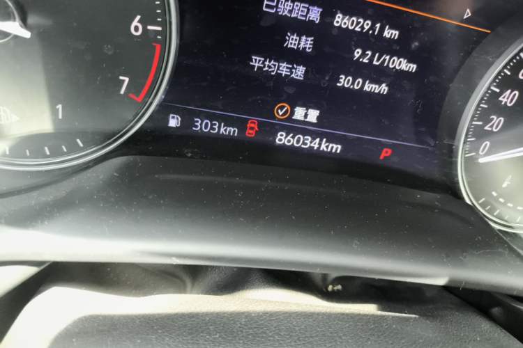 Used Buick Envision 2022 Facelift Encore S 552T Two-Wheel-Drive Luxury Model Odometer Close Up