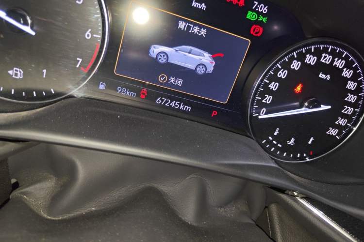 Used Buick Envision 2022 Encore Plus 652T Five-Seat Luxury Model Odometer Close Up