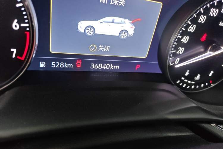 Used Buick Envision 2022 Facelift Encore S 552T Two-Wheel-Drive Luxury Model Odometer Close Up