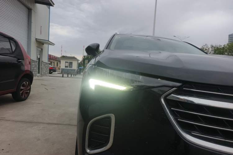 Used Buick Envision 2022 Encore S 552T Two-Wheel Drive Elite Model Right Front Headlight