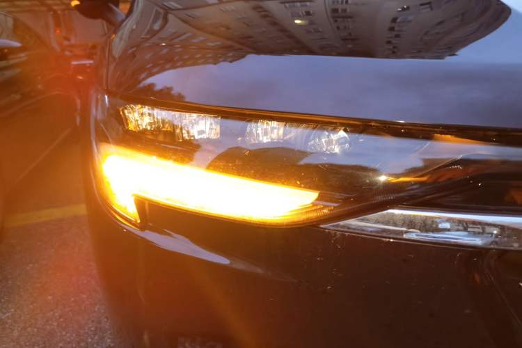 Used Buick Envision 2022 Encore Plus 652T Five-Seat Luxury Model Right Front Headlight
