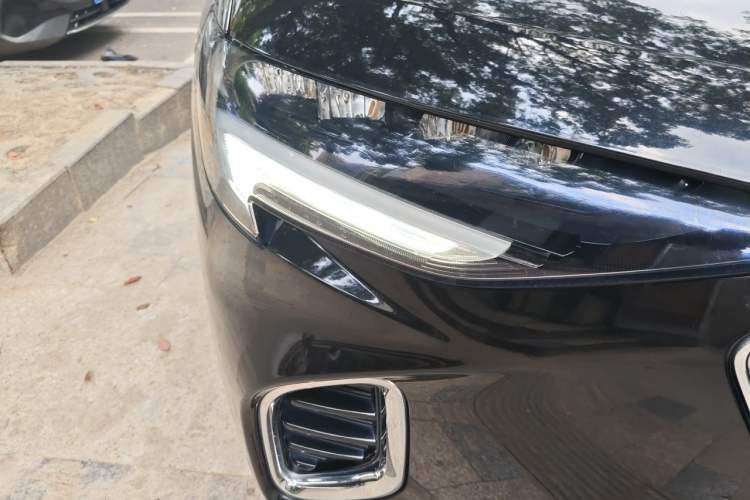 Used Buick Envision 2022 Encore S 552T Two-Wheel-Drive Luxury Model Right Front Headlight