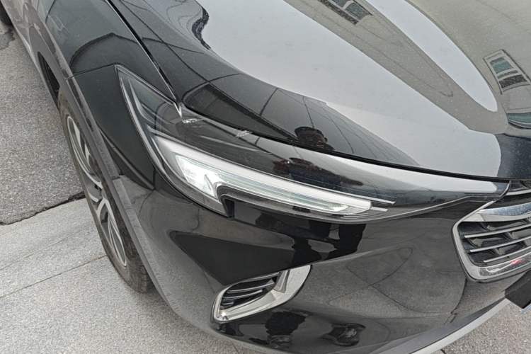 Used Buick Envision 2022 Encore S 652T Two-Wheel-Drive Luxury Model Right Front Headlight