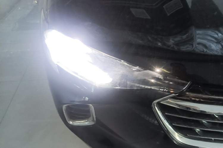 Used Buick Envision 2022 Encore S 552T Two-Wheel-Drive Luxury Model Right Front Headlight