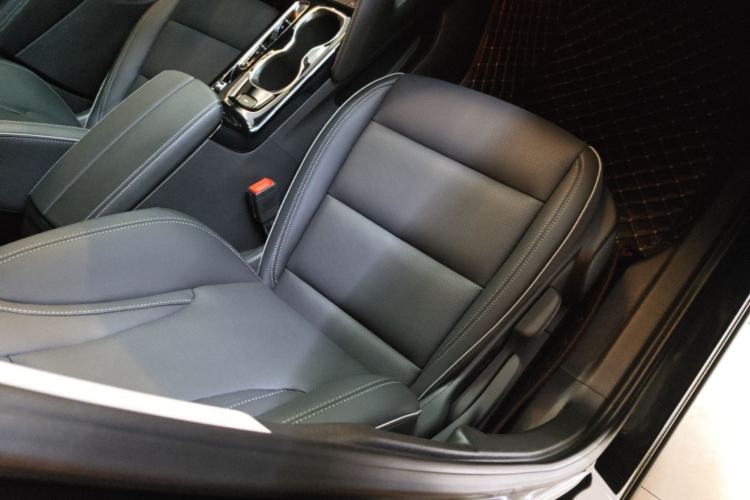 Used Buick Envision 2022 Encore Plus 652T Five-Seat All-Wheel-Drive Luxury Model Right Front Seat